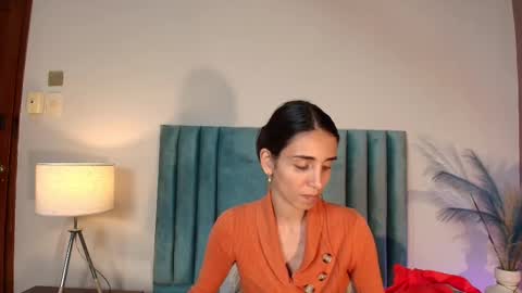 Nina online show from November 6, 2025, 6:09 pm