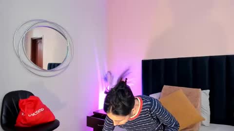 Nina online show from November 14, 2025, 6:17 pm