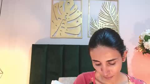 Nina online show from November 19, 2025, 5:57 pm