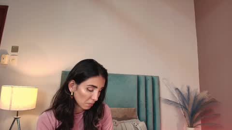 Nina online show from November 22, 2025, 6:18 pm