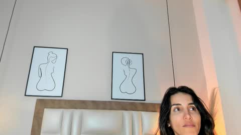 Nina online show from November 23, 2025, 2:39 pm