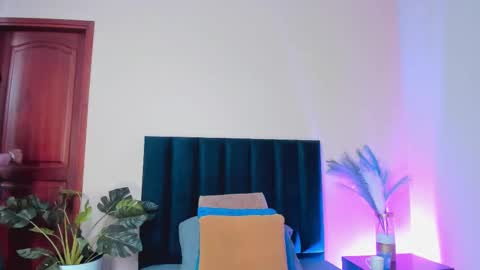 Nina online show from November 28, 2025, 6:43 pm