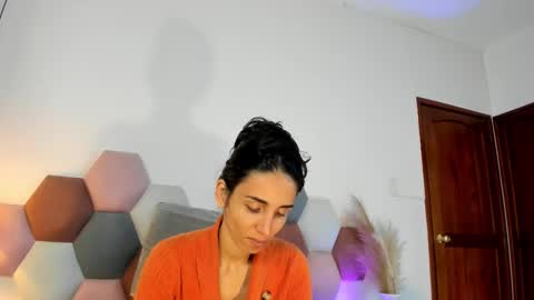 Nina online show from November 30, 2025, 2:32 pm