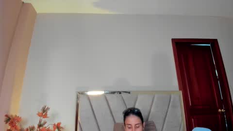 Nina online show from December 4, 2025, 6:27 pm