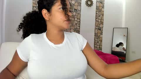 Snapshot of ninacollinss1 chatting on October 1, 2025, 4:13 pm ninabigboobs online show from October 1, 2025, 4:13 pm