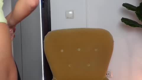 NinaCrystal online show from October 28, 2025, 9:02 am