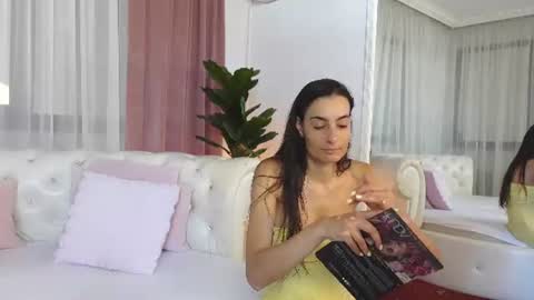 Snapshot of ninacrystal chatting on July 21, 2026, 8:05 am NinaCrystal online show from July 21, 2026, 8:05 am