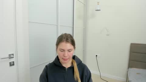 ninarihh online show from March 3, 2025, 4:35 pm