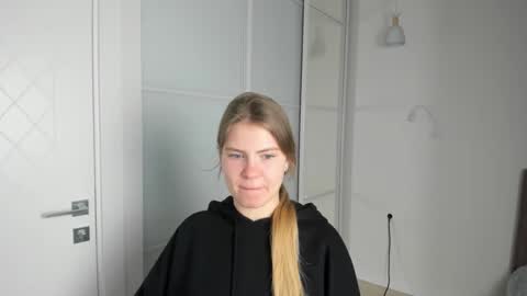 ninarihh online show from March 8, 2025, 2:40 pm