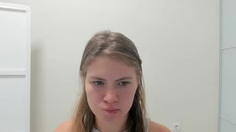 ninarihh online show from September 22, 2025, 8:05 am