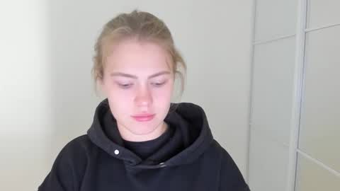 ninarihh online show from October 15, 2025, 9:20 am