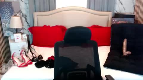 ninarussell online show from November 4, 2025, 9:52 am