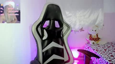 Snapshot of ninatinydoll1 chatting on February 19, 2025, 10:56 am ninatinydoll1 online show from February 19, 2025, 10:56 am