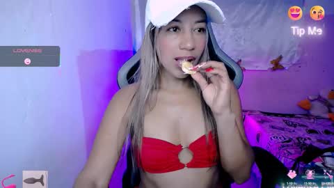 Snapshot of ninatinydoll1 chatting on October 22, 2025, 1:00 pm ninatinydoll1 online show from October 22, 2025, 1:00 pm