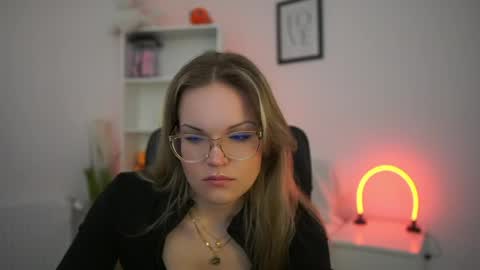 Snapshot of ninaviety chatting on May 21, 2026, 7:59 am NinaViety online show from May 21, 2026, 7:59 am