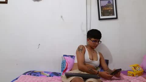 nini_smith online show from April 3, 2026, 4:43 am