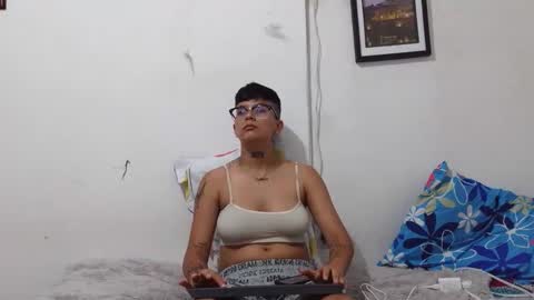 nini_smith online show from April 20, 2026, 3:26 pm