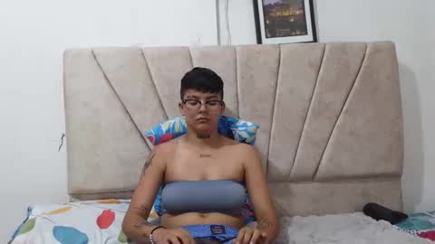 nini_smith online show from April 25, 2026, 5:10 am