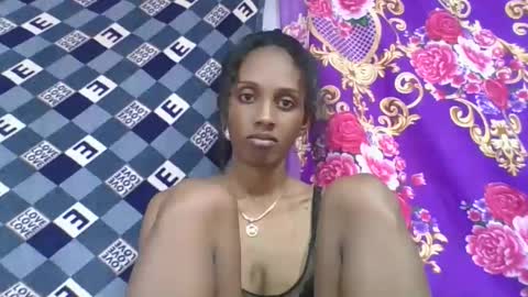 ninie246746 online show from April 18, 2026, 7:51 pm