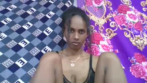 ninie246746 online show from April 18, 2026, 7:58 pm