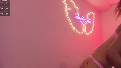 Snapshot of ninna_monroe_ chatting on October 2, 2025, 4:03 pm Ninna online show from October 2, 2025, 4:03 pm