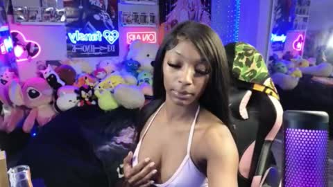 NIVIA WOLFE online show from December 22, 2025, 2:30 am