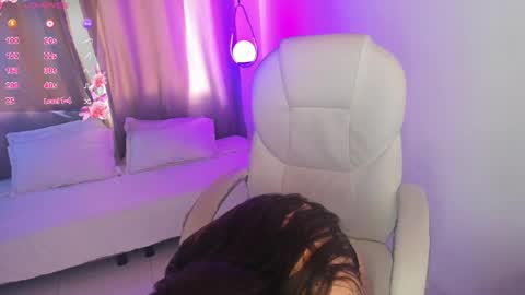 Nixie online show from April 17, 2026, 8:01 pm