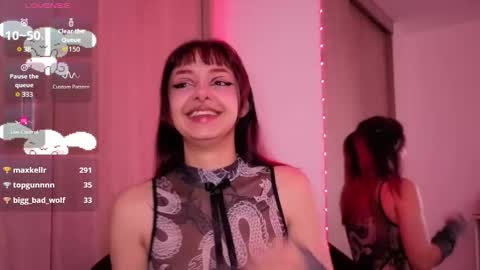 Snapshot of nixxi_ chatting on November 19, 2025, 5:35 pm nix online show from November 19, 2025, 5:35 pm