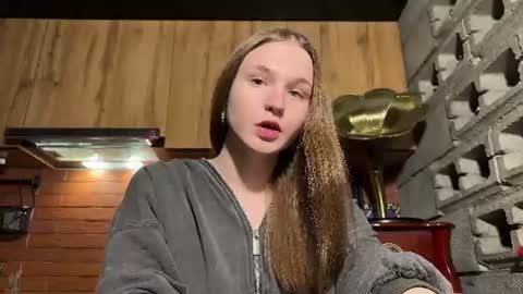 Snapshot of nloraaa chatting on June 10, 2026, 8:19 pm Tears Lora online show from June 10, 2026, 8:19 pm