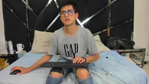 Snapshot of noa_arez chatting on February 1, 2026, 12:20 am NoaandArez online show from February 1, 2026, 12:20 am