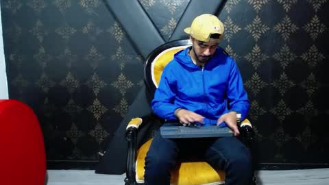 noaah77 online show from December 5, 2024, 8:44 pm