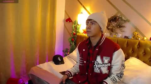 noaah77 online show from December 30, 2024, 7:00 pm