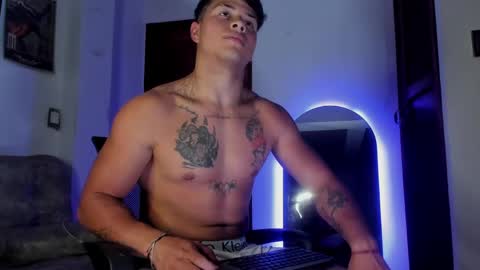 noah_223 online show from May 18, 2026, 4:07 am