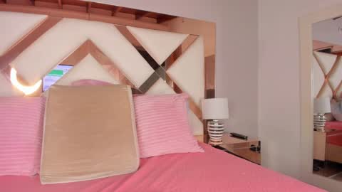 Sara  online show from December 5, 2024, 4:53 am