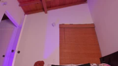 Sara  online show from December 4, 2025, 7:00 pm