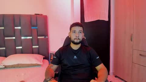 Snapshot of noah_corvelle chatting on November 12, 2025, 10:30 pm NOAH online show from November 12, 2025, 10:30 pm