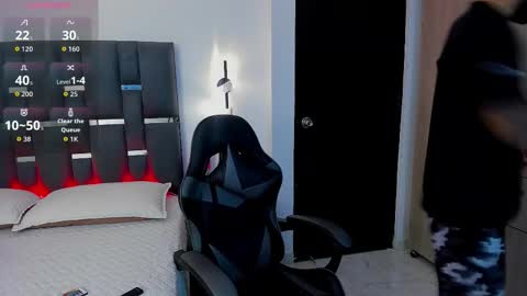 Snapshot of noah_corvelle chatting on November 16, 2025, 10:59 pm NOAH online show from November 16, 2025, 10:59 pm