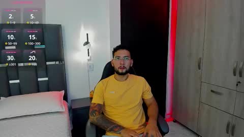 Snapshot of noah_corvelle chatting on November 17, 2025, 10:04 pm NOAH online show from November 17, 2025, 10:04 pm