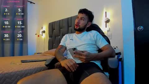 Snapshot of noah_corvelle chatting on November 20, 2025, 6:57 am NOAH online show from November 20, 2025, 6:57 am