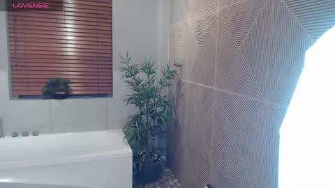 noah_dupont_ online show from December 18, 2025, 11:38 am