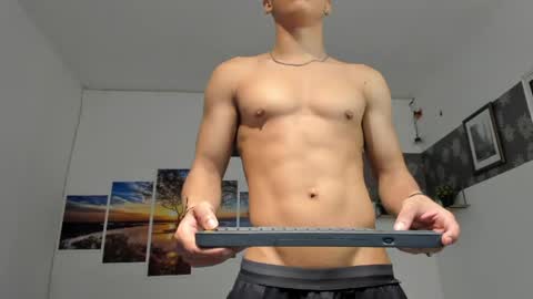 Snapshot of noah_flynn1 chatting on May 3, 2026, 10:21 am noah_flynn1 online show from May 3, 2026, 10:21 am