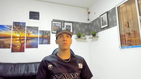 Snapshot of noah_flynn1 chatting on May 4, 2026, 11:39 am noah_flynn1 online show from May 4, 2026, 11:39 am