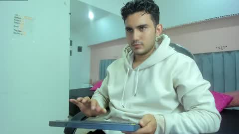 Snapshot of noah_sin_ chatting on May 14, 2026, 11:39 am noah sin online show from May 14, 2026, 11:39 am