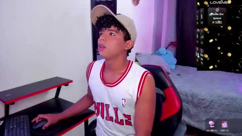 noah_smith04 online show from October 6, 2025, 7:55 pm