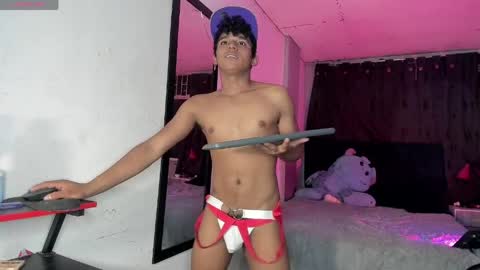 noah_smith04 online show from April 11, 2026, 7:45 am