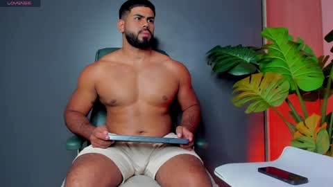 Snapshot of noahcrux chatting on May 2, 2026, 2:27 am Noah online show from May 2, 2026, 2:27 am