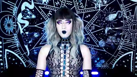 caroline online show from November 13, 2025, 1:26 am