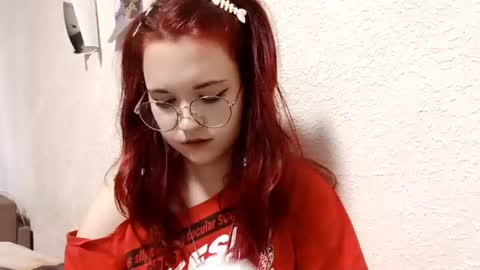 Snapshot of noemireaux chatting on July 16, 2026, 9:04 am Emma online show from July 16, 2026, 9:04 am