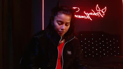 Noha Thomson online show from April 17, 2026, 1:08 am