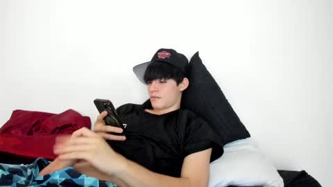 noha_xxx09 online show from April 21, 2026, 4:23 pm